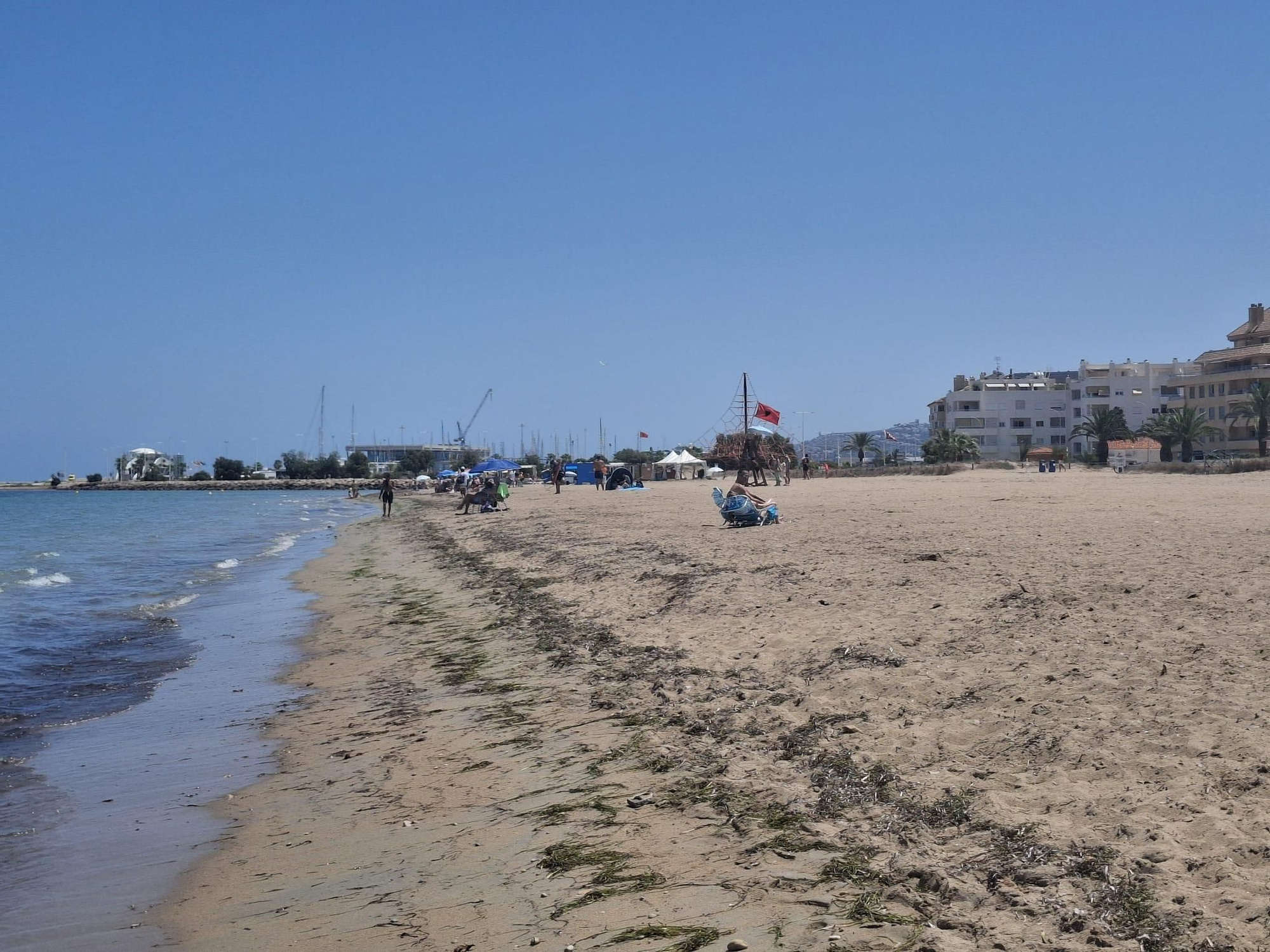 Insólito: playas vacías en Dénia (imágenes)
