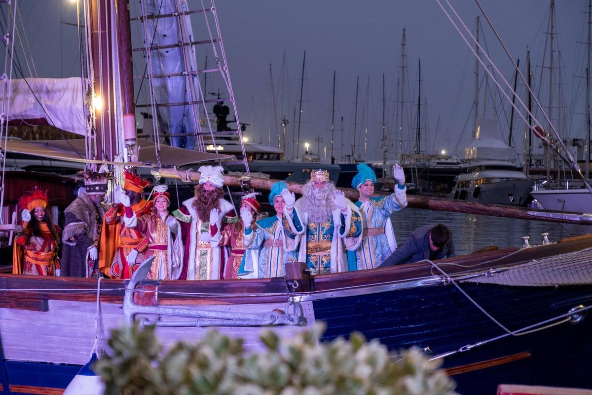 FOTOS | La ilusión echa a andar en Palma con la llegada de los Reyes Magos