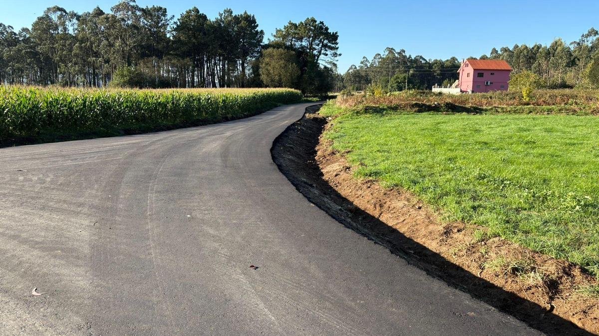 La actuación en Pazos incluirá la creación de una zona de aparcamiento.