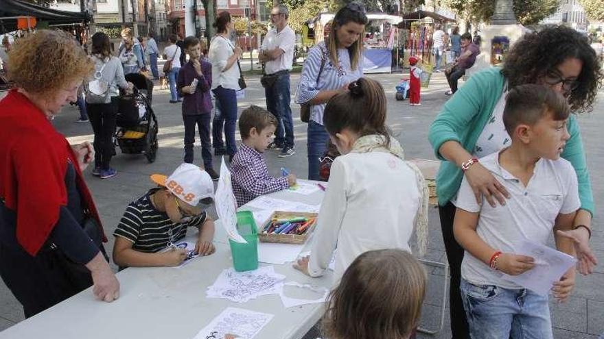 Una de las actividades para niños en la feria de artesanía. // S.A.