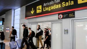 Aerolínies i aeroports pressionen per aixecar ja totes les mesures anticovid en els vols de la UE