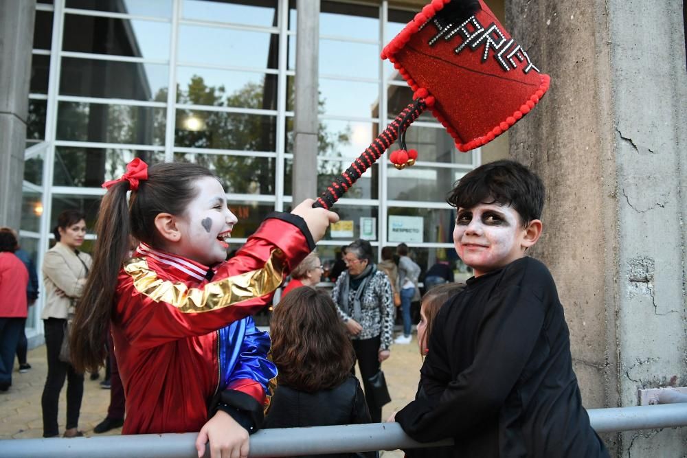 Desfile con los alumnos del Fernández Latorre y de Carricanta.