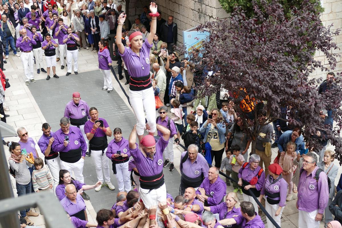 EN IMATGES | Figueres viu un dels moments més esperats de les Fires i Festes de la Santa Creu: el pilar caminant
