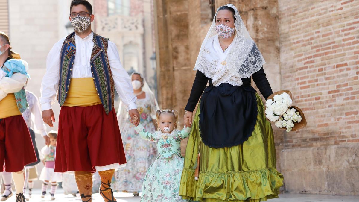 Búscate en el segundo día de Ofrenda por las calles del Mar y Avellanas entre las 9:00 y 10:00 horas