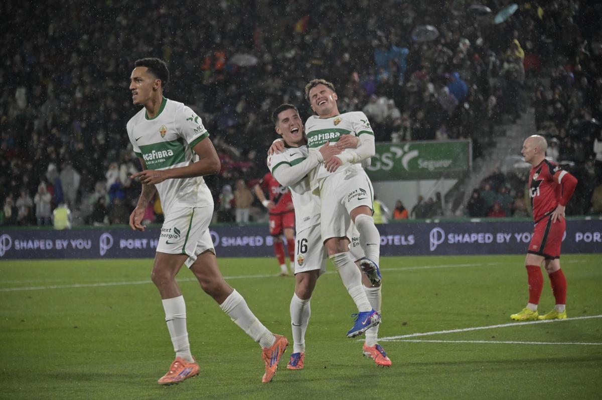 Elche CF - Rayo Vallecano: el último partido del 2025 de los franjiverdes, en imágenes