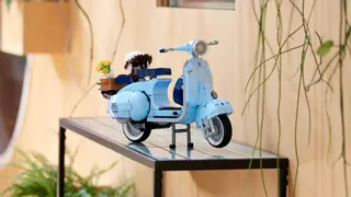 La Vespa 125 de Lego tiene 1.106 piezas y cuesta 99,99 euros