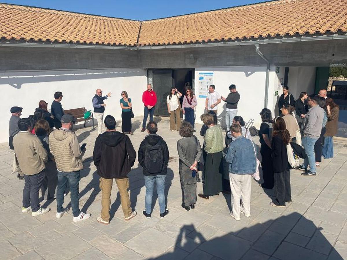 Jóvenes de 12 comunidades autonómasreunidos en Puente Genil para debatir sobre la democracia.
