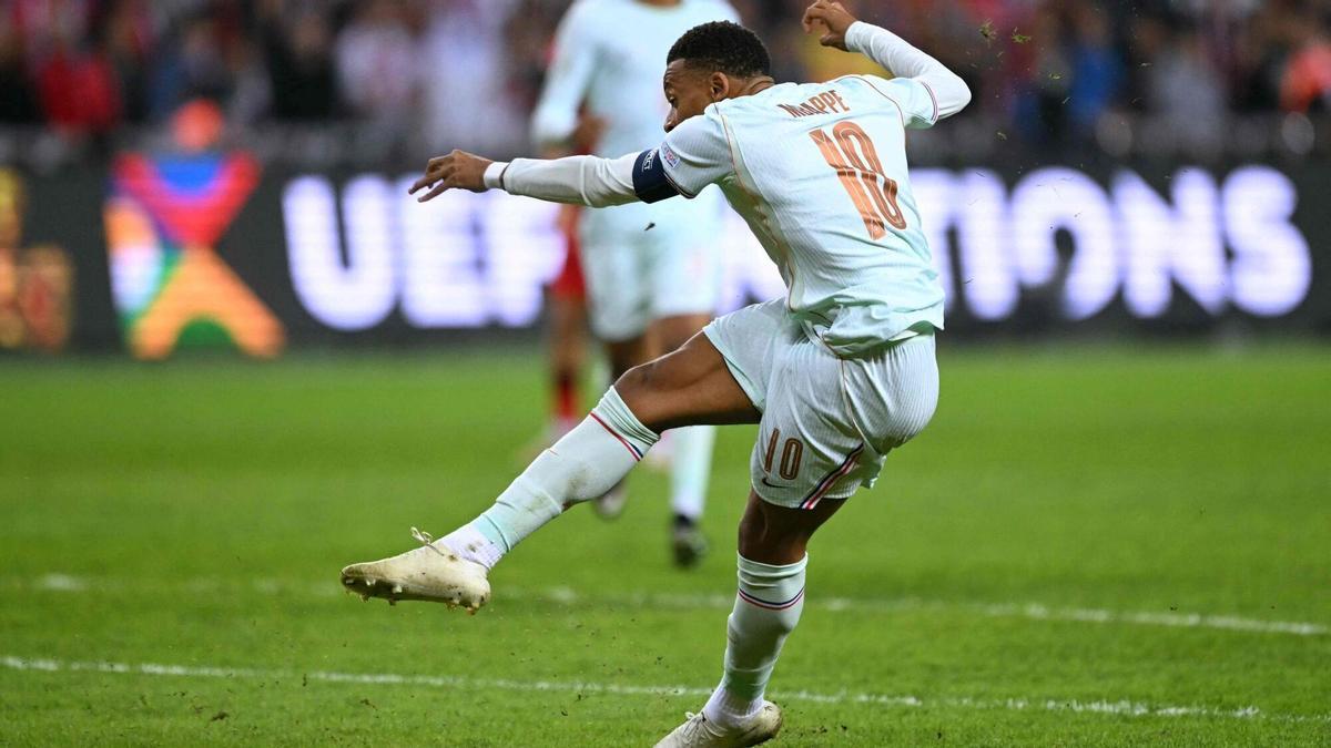 LESIÓN MBAPPÉ | Mbappé se lesionó la rodilla en su primer partido con sus nuevas botas On