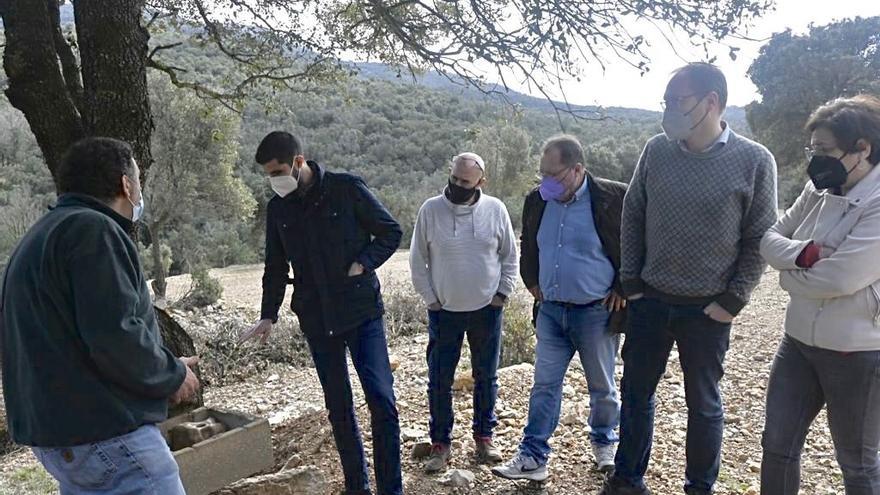 Una delegación del PSPV-PSOE visitó la parcela de Sopeña en Morella.