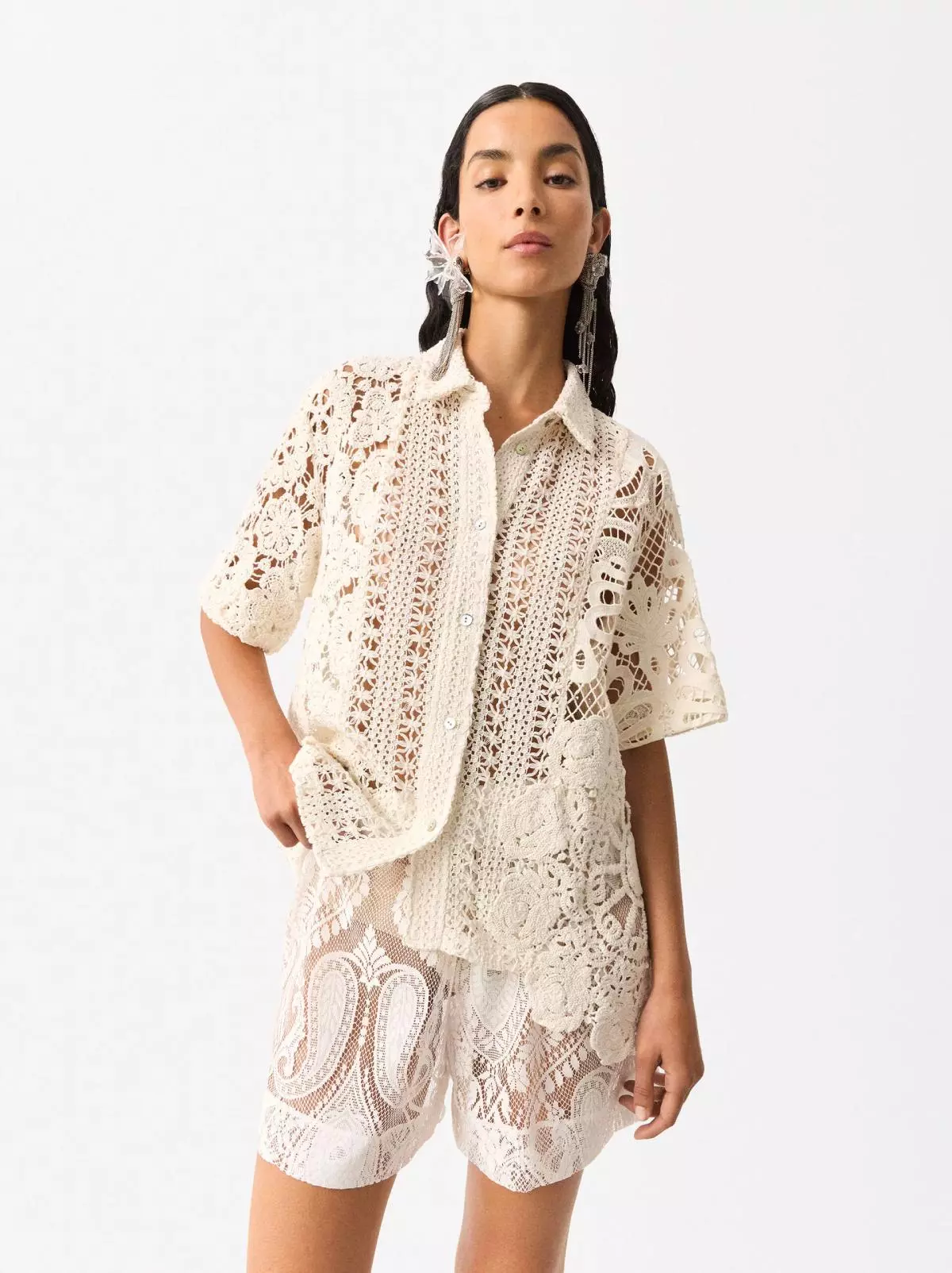 La camisa de crochet de Parfois que todas quieren vuelve a estar en stock ¡apúrate para adquirir la tuya! 6 Moncloa El ícono de la temporada: camisa de crochet de Parfois