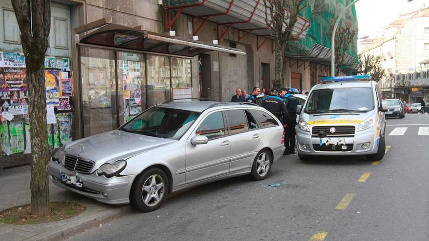 Coche tras el choque en Ourense. // I. Osorio