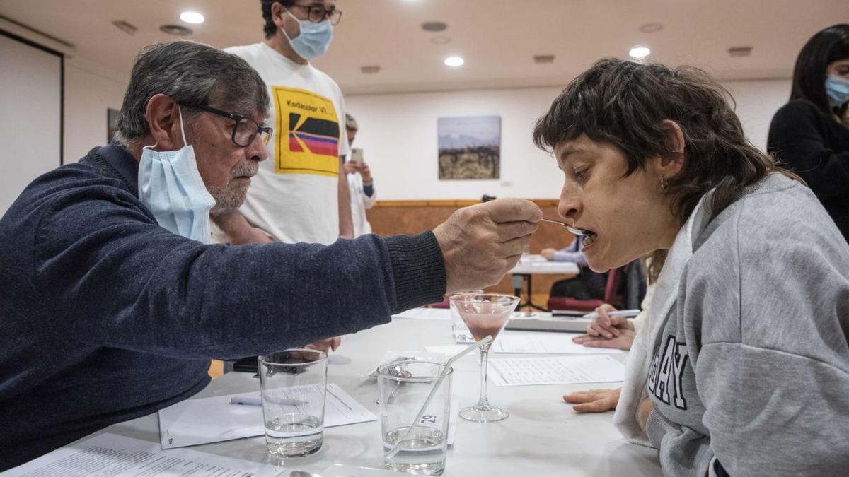 Valentí Carrera peix a la seva filla, Anna Carrera, una magrana amb moscatell feta en 3D