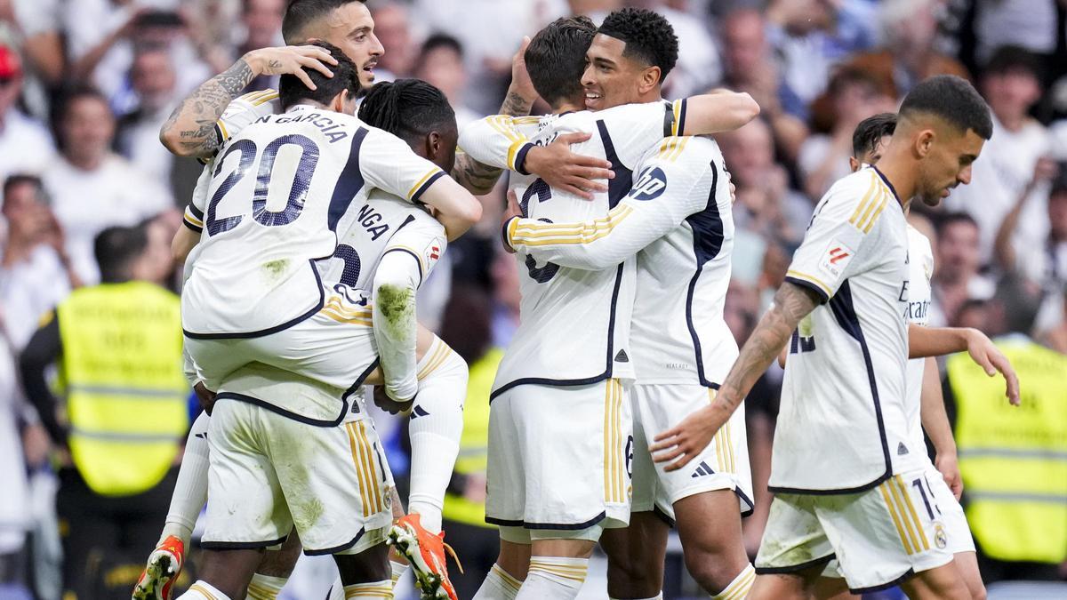 Los jugadores del Real Madrid celebran uno de los tantos anotados ante el Cádiz este sábado
