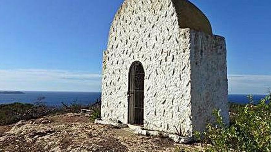 La ermita en la cima de la montaña.