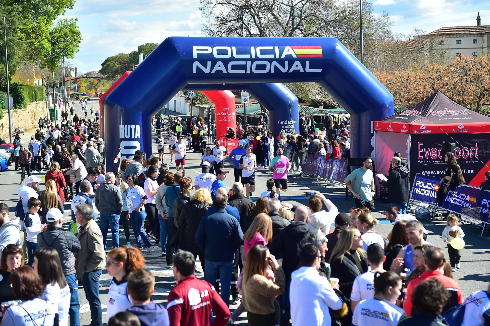 Búscate en las carreras de la Policía Nacional en Plasencia