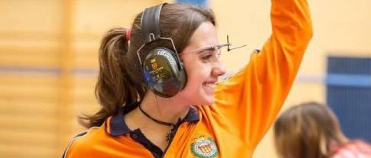 Cullera se sitúa en la élite del tiro olímpico gracias a la joven cadete  Gloria Fernández