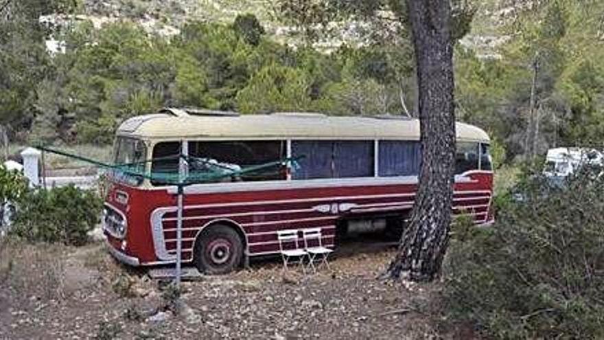 Imagen del autobús que se comercializaba como alojamiento turístico.