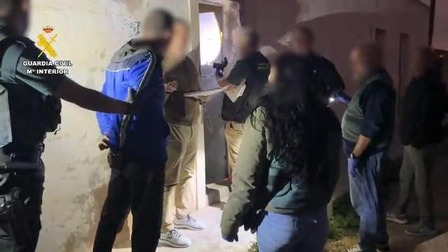 Mata a golpes a un amigo con un palo en Pilar de la Horadada y finge que ha muerto atropellado