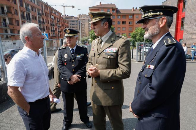 EN IMAGENES: Así fue el izado de bandera en el IES Número 5 de Avilés