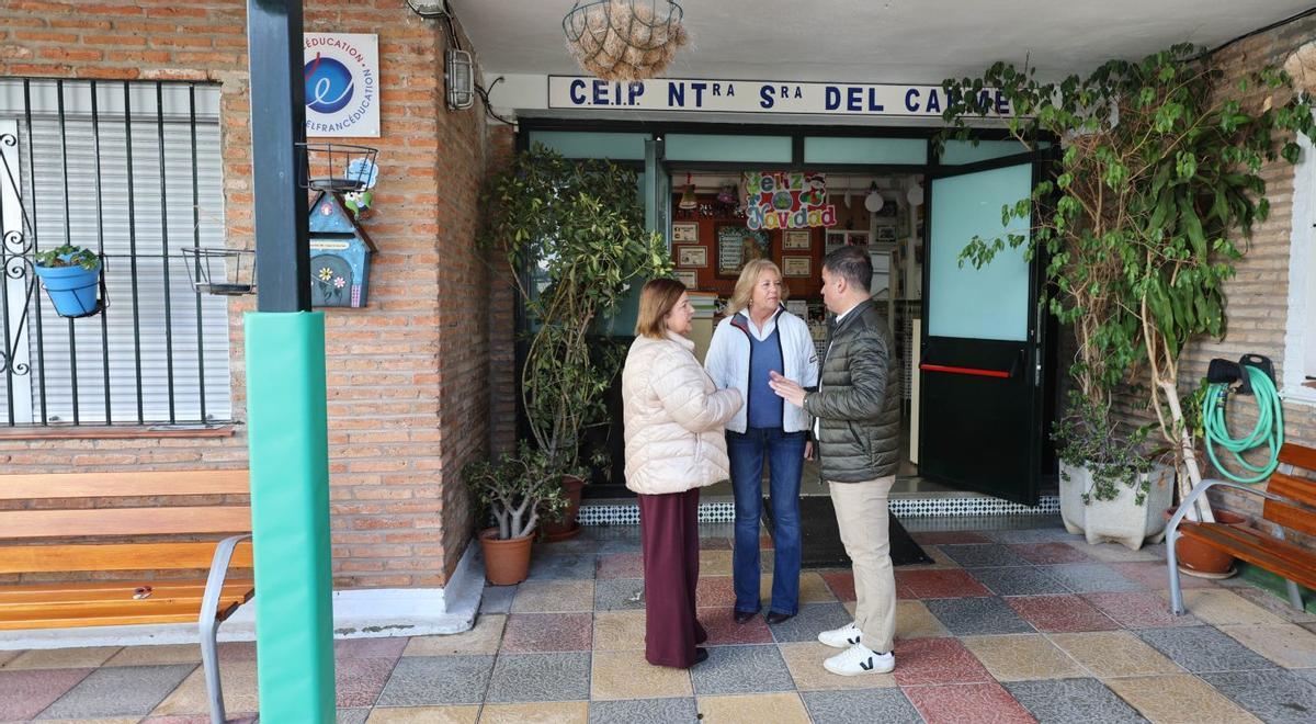 Acceso principal al colegio El Carmen, situado en las proximidades de la muralla de Marbella.