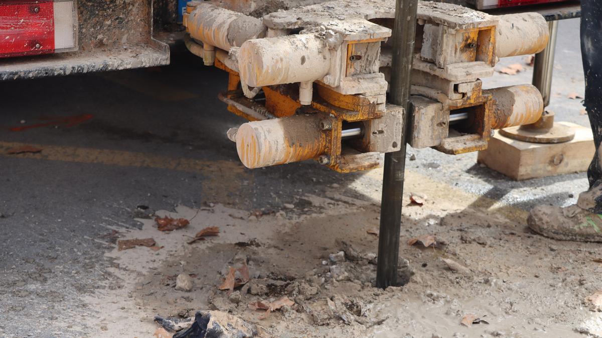 Una de las catas en la avenida del Mediterráneo de Benidorm.