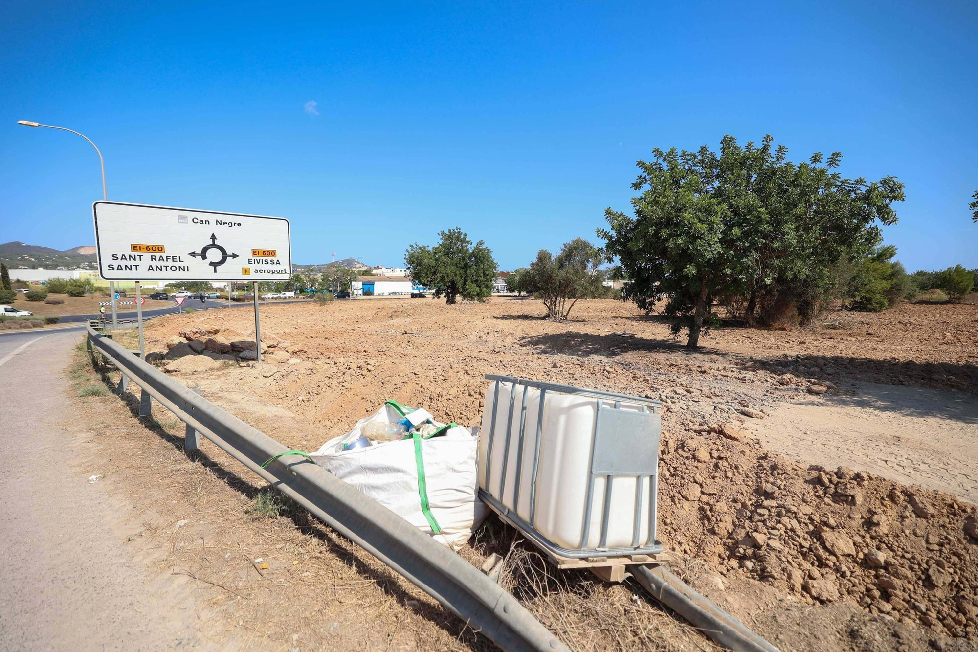 Galería: terreno de Can Rova II completamente despejado por el Ayuntamiento
