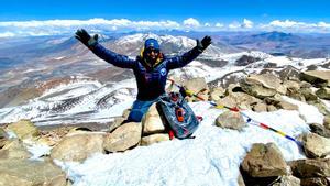  Sergi Mingote en la cima del volcán Ojos del Salado, en Chile, el pasado jueves 