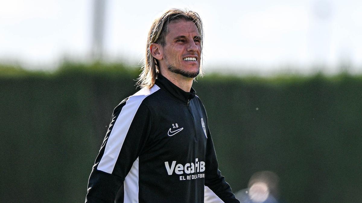 Beccacece en un entrenamiento del Elche CF