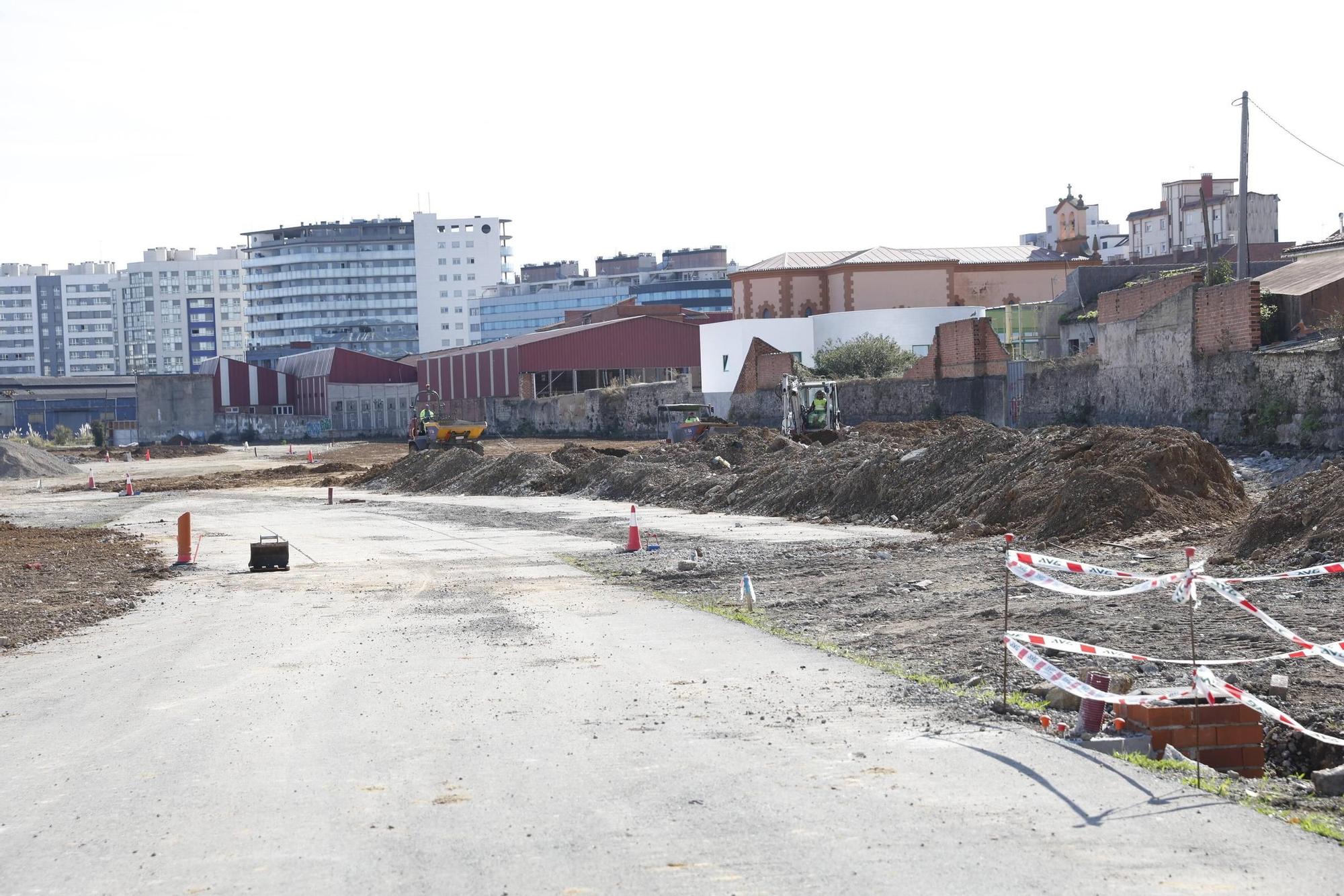 Así avanzan los trabajos en los terrenos de Naval Gijón (en imágenes)