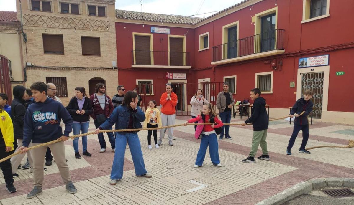 Ni grandes ni pequeños se quisieron perder las actividades a pesar del mal tiempo. | SERVICIO ESPECIAL