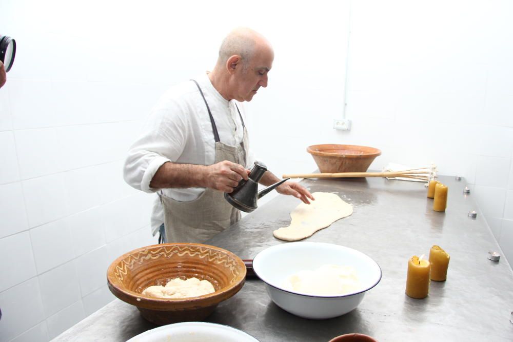 Neuer Bäcker in Traditions-Bäckerei Forn des Teatre