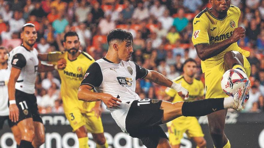 Baraja le da vueltas al rompecabezas del once