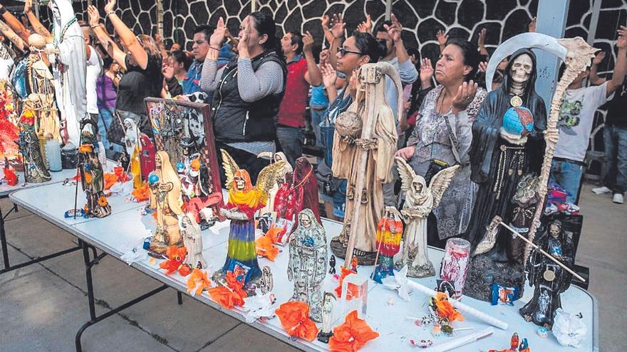 Vidal Coy rinde culto a la Santa Muerte en el Archivo General de Murcia