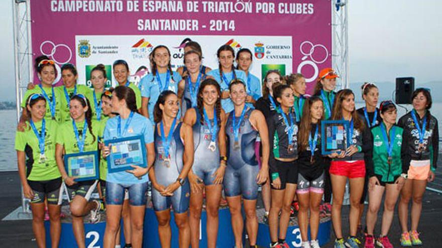 Imagen del equipo femenino del RCM que viajó a Santander.