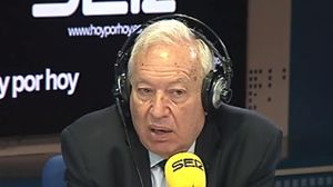 L’exministre d’Afers Estrangers, José Manuel García-Margallo, va assegurar en una entrevista a la Cadena Ser que ell estava “disposat a seguir” com a ministre, però, va afegir que probablement s’hagi entès que Alfonso Dastis “encaixava millor en el perfil del nou Govern”.