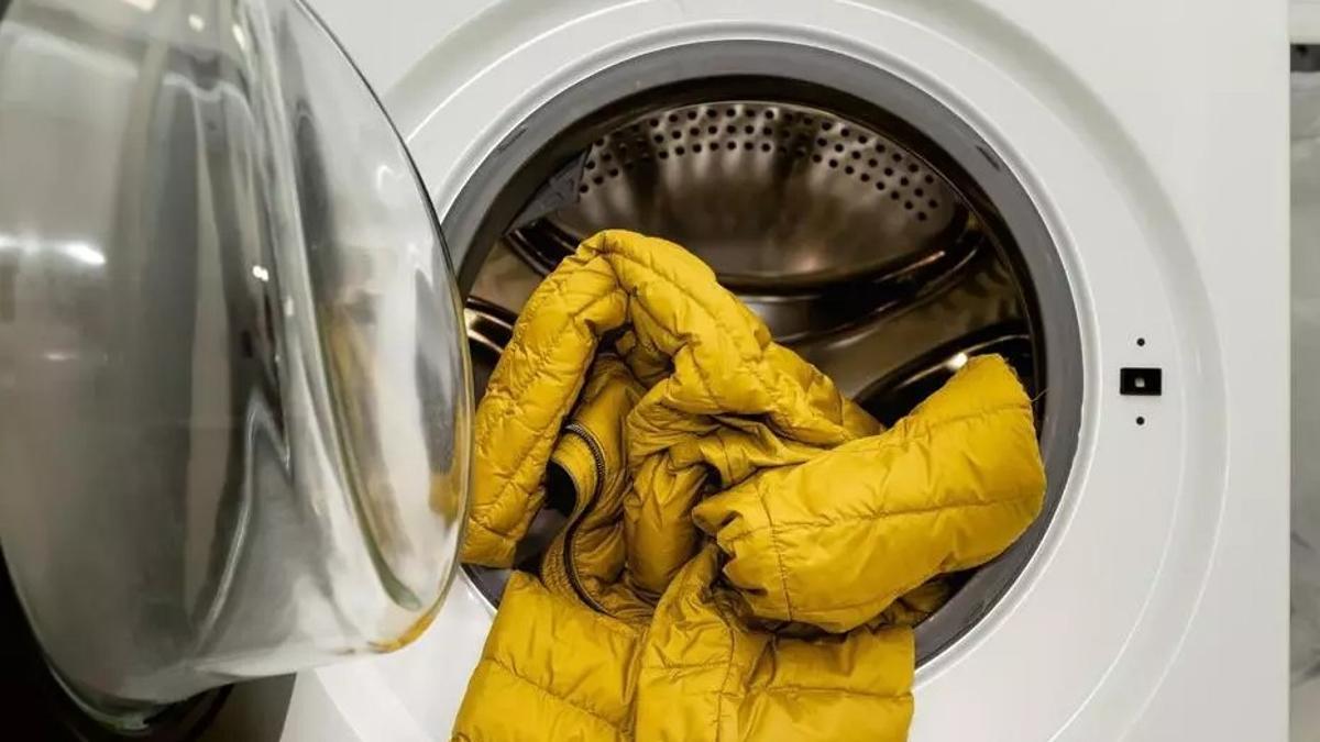 El truco para lavar las chaquetas sintéticas y los plumíferos en la lavadora