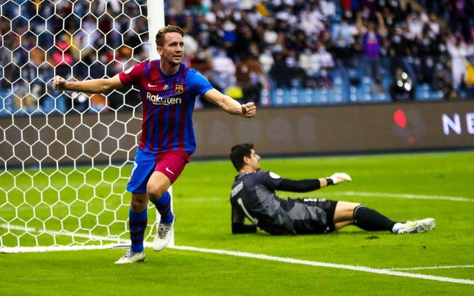 Luuk de Jong celebra su gol al Madrid ante Courtois en la semifinal de la Supercopa de España.