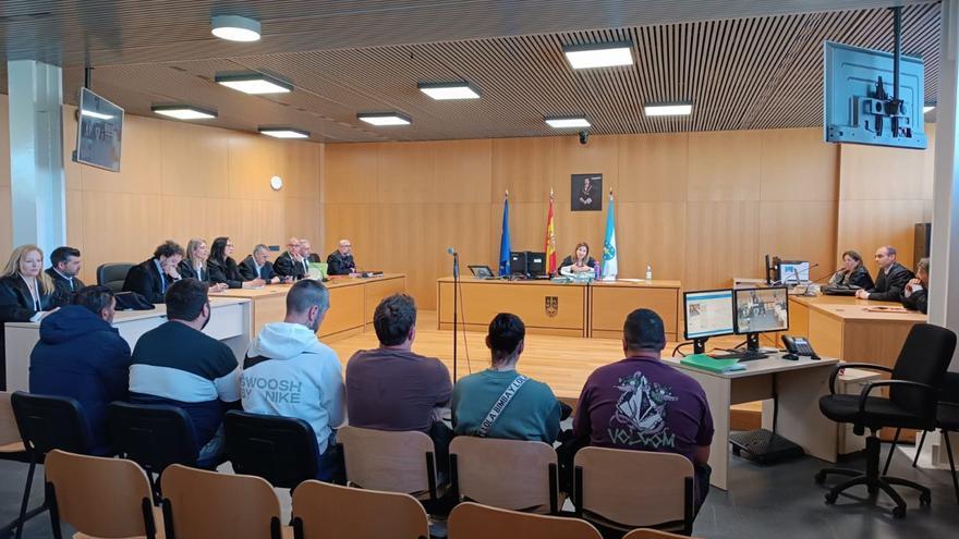 Justicia interminable: sexta suspensión del juicio en un caso de 2014 por el robo de casi 80 móviles en una céntrica tienda de Ourense