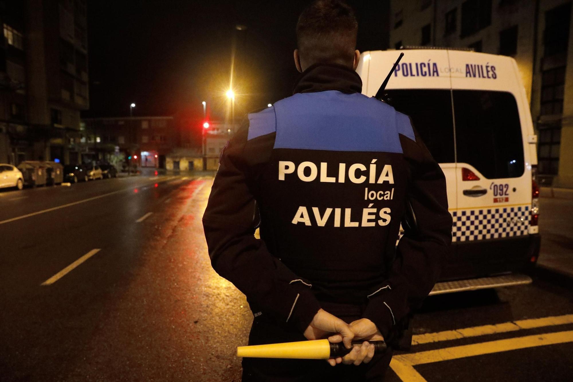 Patrullaje con la Policía Local de Avilés en la primera noche del estado de alarma