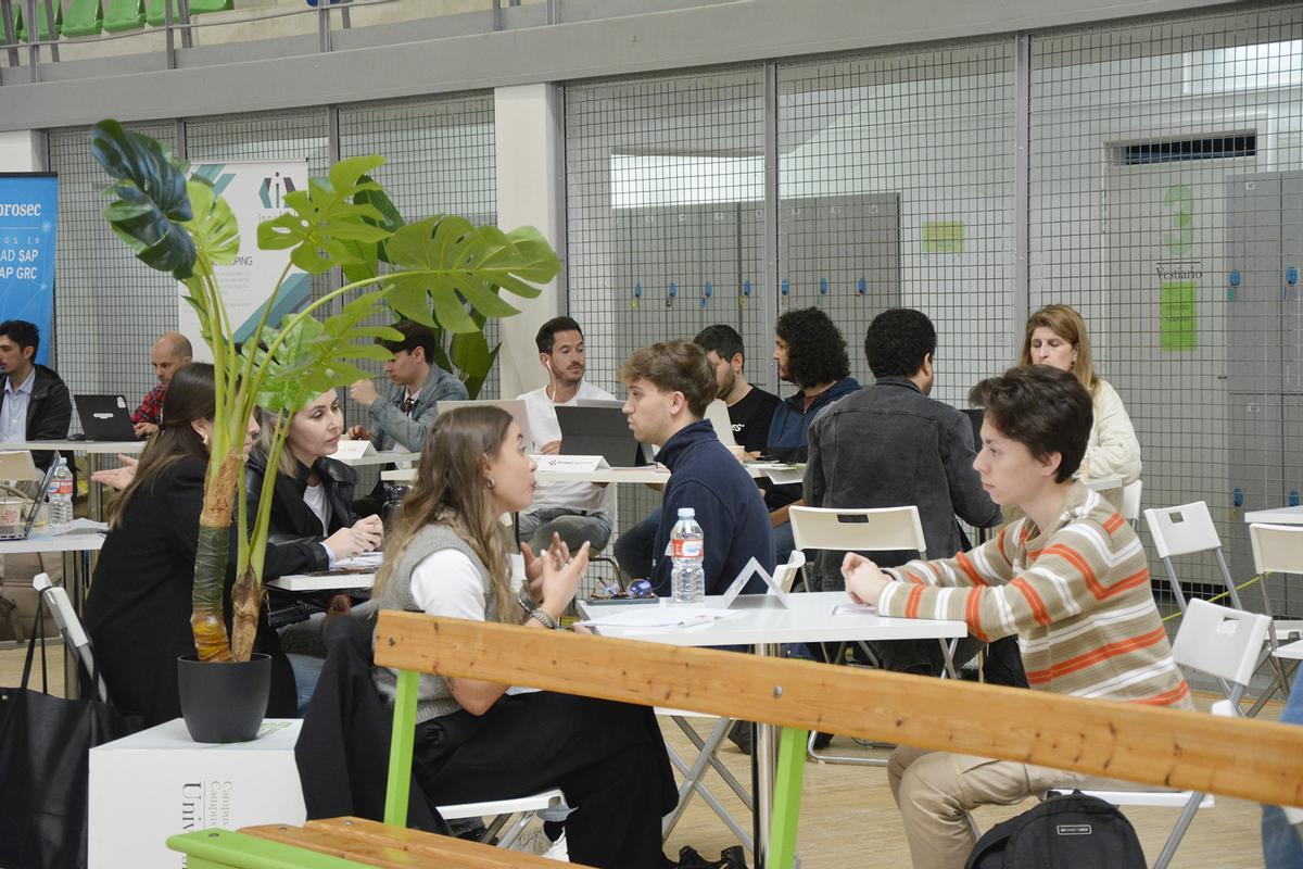 Edición anterior de EmpregoInCampus celebrada en Vigo.
