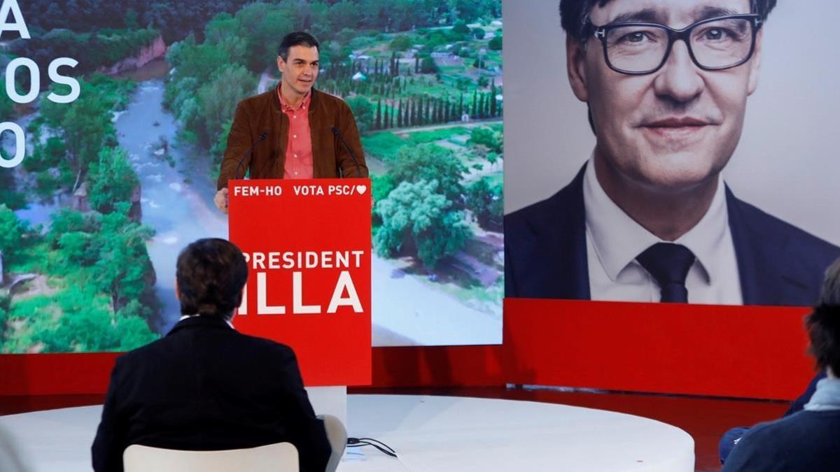 El presidente del Gobierno y secretario general del PSOE, Pedro Sánchez, durante su participación en un acto de campaña celebrado este domingo en Girona para apoyar la candidatura de Salvador Illa a la presidencia de la Generalitat.