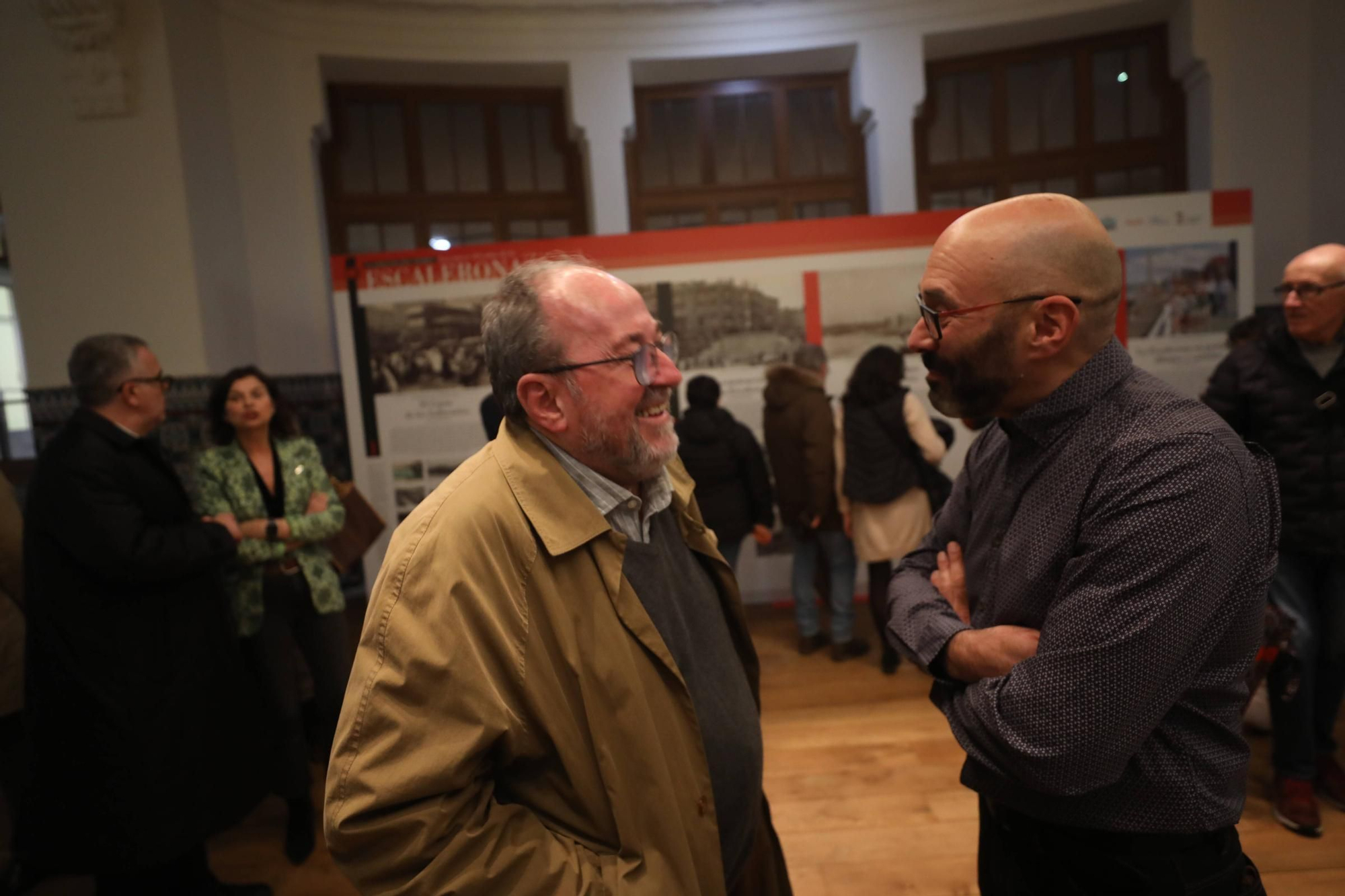 Visitantes en la exposición "Guardianes del tiempo" organizada por LA NUEVA ESPAÑA