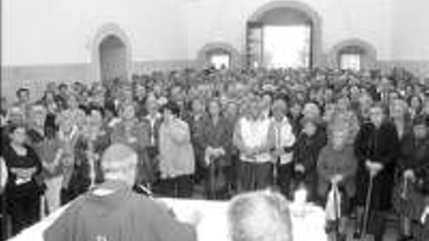 Los fieles estrenan la iglesia de Santa Teresa