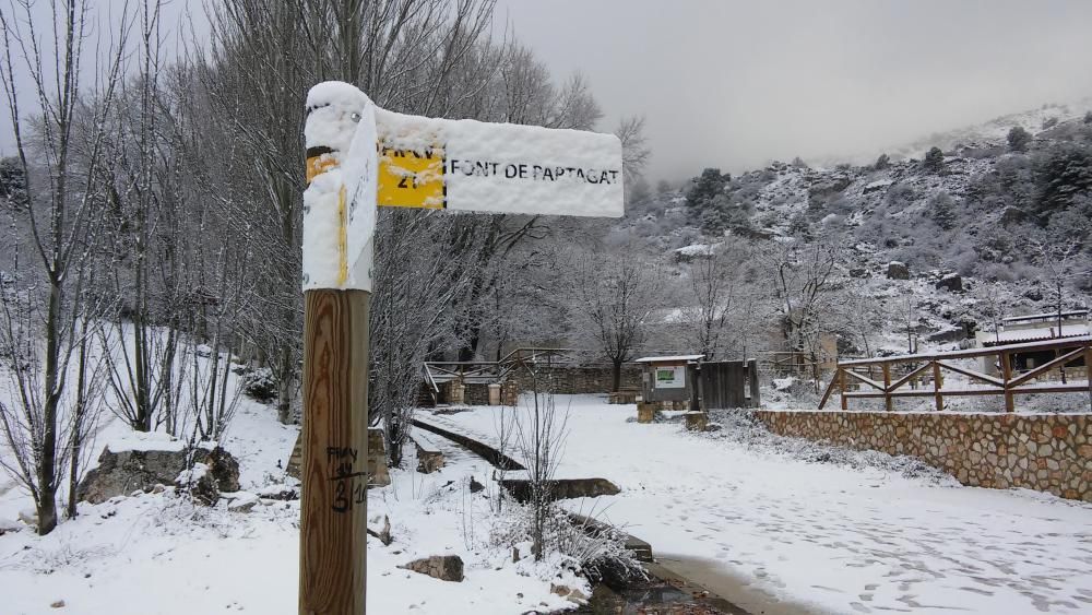 La nieve cubre la Font del Partagás, en la Sierra de Aitana