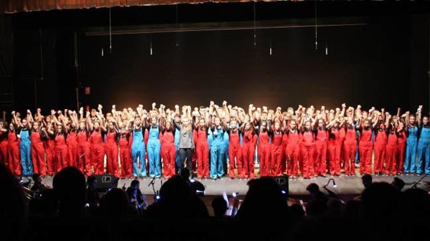 Un total de 120 alumnos se subieron al escenario del Auditorio Molí de Vila de Quart de Poblet.