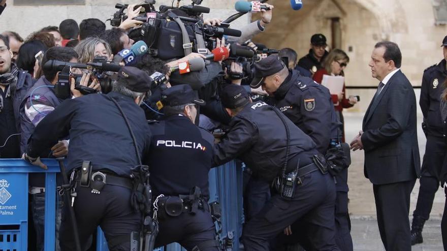 El fiscal Anticorrupción Pedro Horrach, el pasado viernes saliendo de la Audiencia.