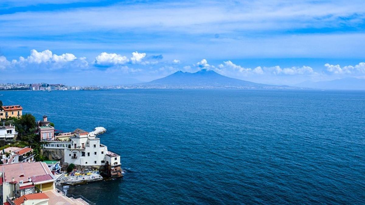 Vista del Vesubio desde Nápoles, Italia