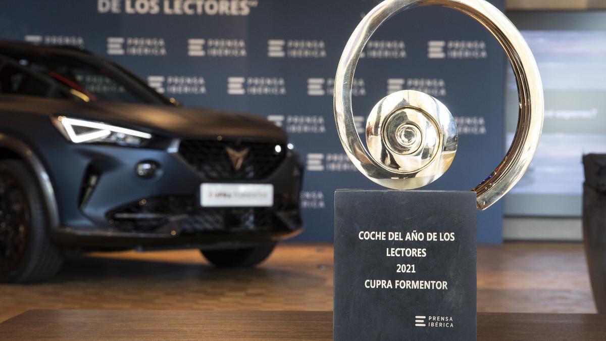 L&#039;escultura de Martín Chirino que acredita el Cupra Formentor com a guanyador del “Cotxe de l&#039;Any dels Lectors 2021”.