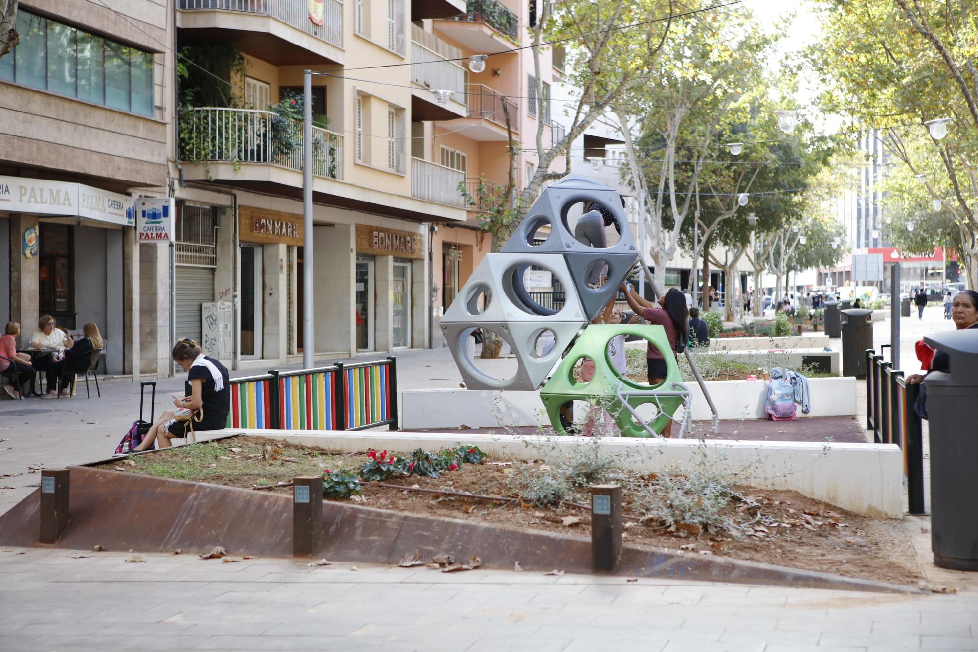 Vom Verkehrslärm zur Fußgängerzone: So sieht der Carrer Nuredduna in Palma de Mallorca jetzt aus