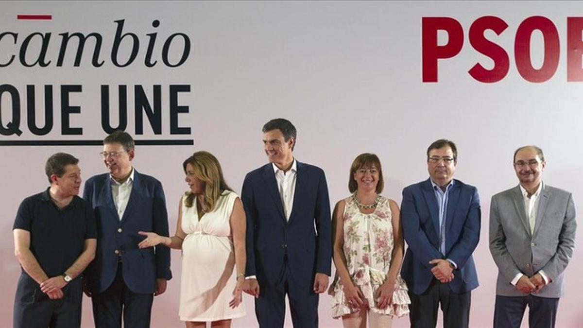 El presidente de Aragón, Javier Lambán (izquierda), antes de la reunión del consejo de política federal del PSOE en Sevilla, el pasado 13 de julio.